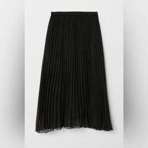 H&M black pleated midi skirt | Size L